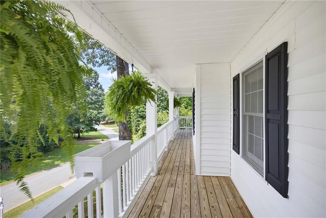 277 Lakeview Lane, Hiram, GA 30141
