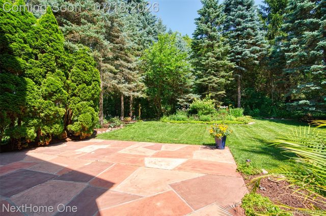 6496 Lake Meadow Drive, Waterford Charter Township, MI 48327