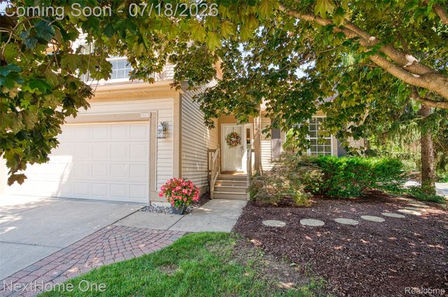 6496 Lake Meadow Drive, Waterford Charter Township, MI 48327