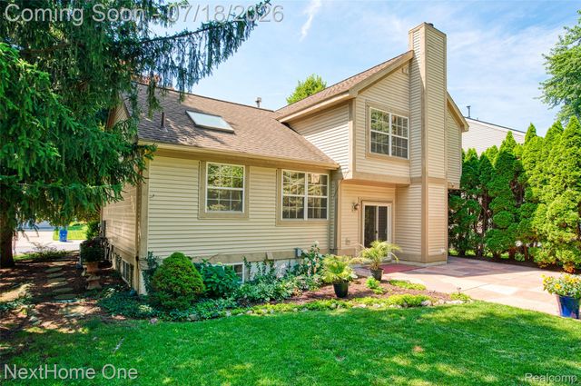 6496 Lake Meadow Drive, Waterford Charter Township, MI 48327