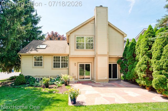 6496 Lake Meadow Drive, Waterford Charter Township, MI 48327