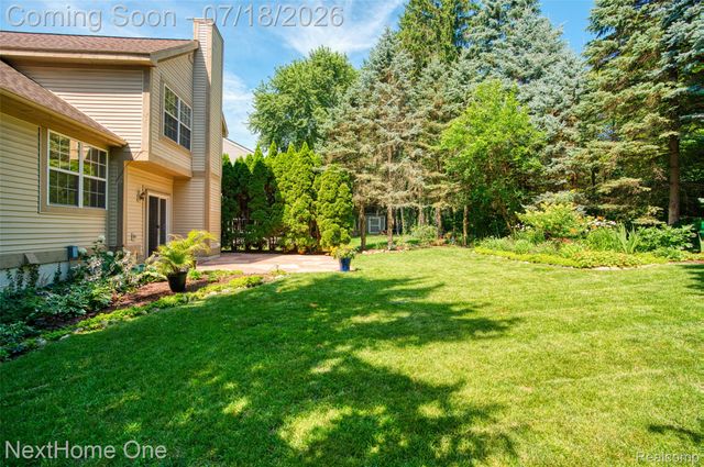 6496 Lake Meadow Drive, Waterford Charter Township, MI 48327