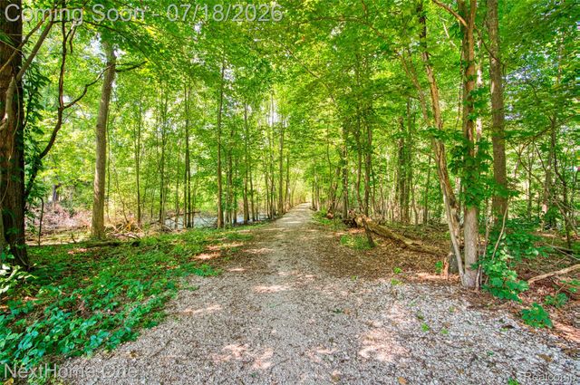 6496 Lake Meadow Drive, Waterford Charter Township, MI 48327