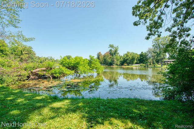 6496 Lake Meadow Drive, Waterford Charter Township, MI 48327