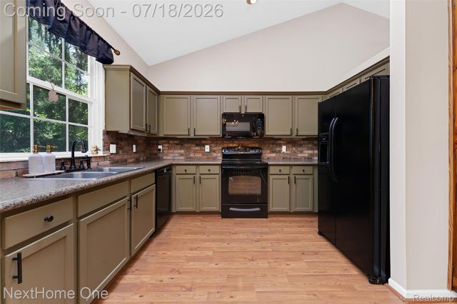 6496 Lake Meadow Drive, Waterford Charter Township, MI 48327