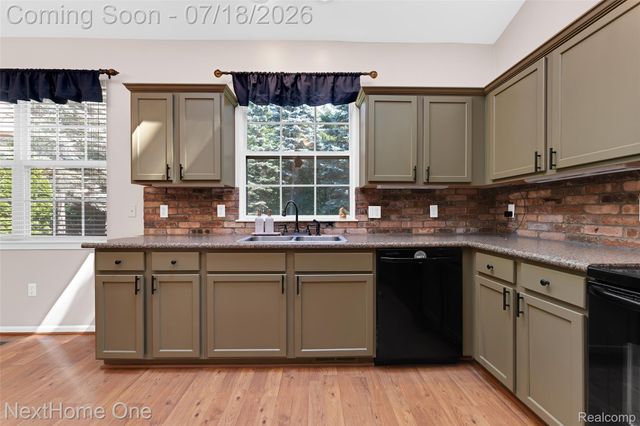 6496 Lake Meadow Drive, Waterford Charter Township, MI 48327