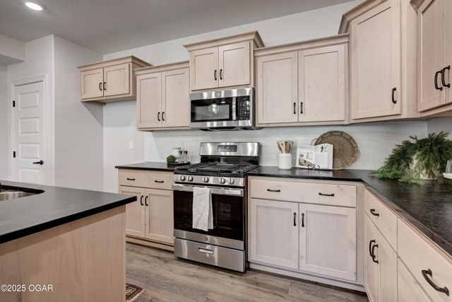 1110 E 42nd Street, Joplin, MO 64804