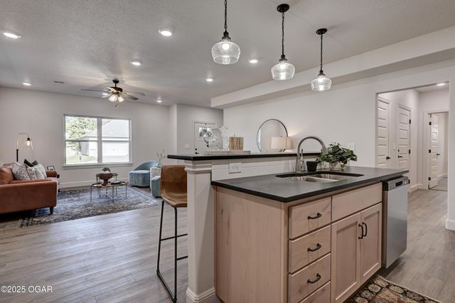 1110 E 42nd Street, Joplin, MO 64804