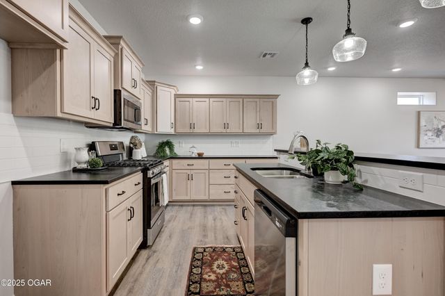 1110 E 42nd Street, Joplin, MO 64804