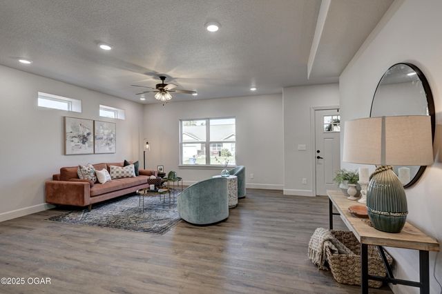 1110 E 42nd Street, Joplin, MO 64804