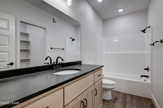 1110 E 42nd Street, Joplin, MO 64804