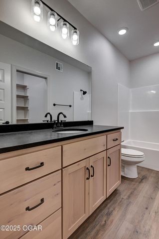 1110 E 42nd Street, Joplin, MO 64804