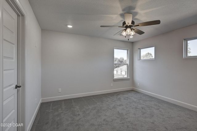 1110 E 42nd Street, Joplin, MO 64804