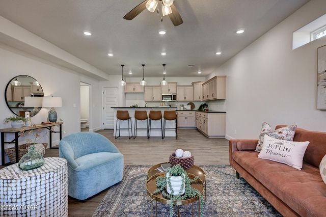 1110 E 42nd Street, Joplin, MO 64804