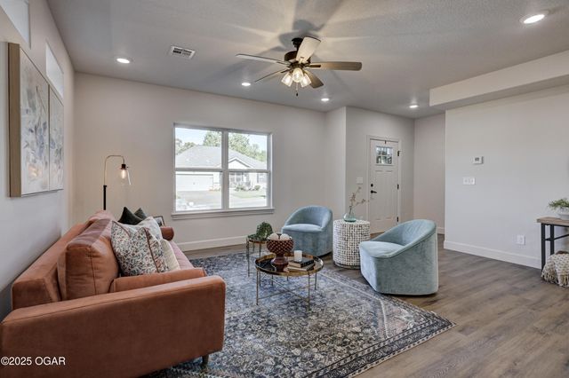 1110 E 42nd Street, Joplin, MO 64804