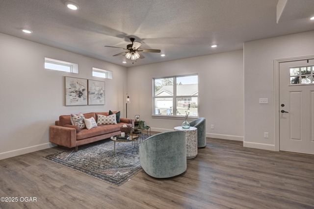 1110 E 42nd Street, Joplin, MO 64804