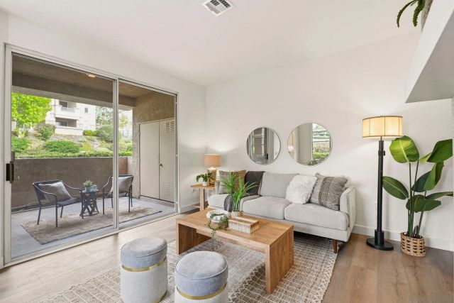 3504 Caminito El Rincon 5, San Diego, CA 92130