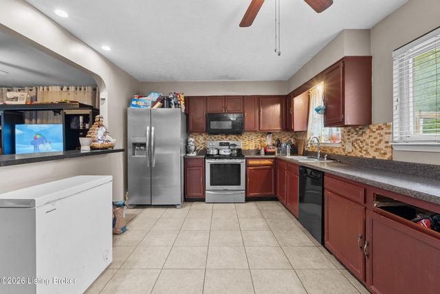 3620 Regatta Way, Louisville, KY 40211