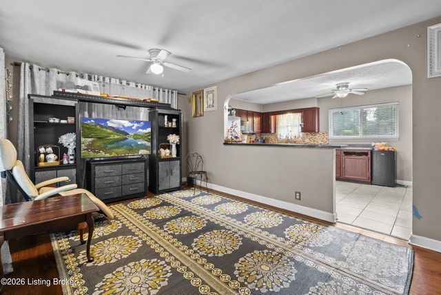 3620 Regatta Way, Louisville, KY 40211