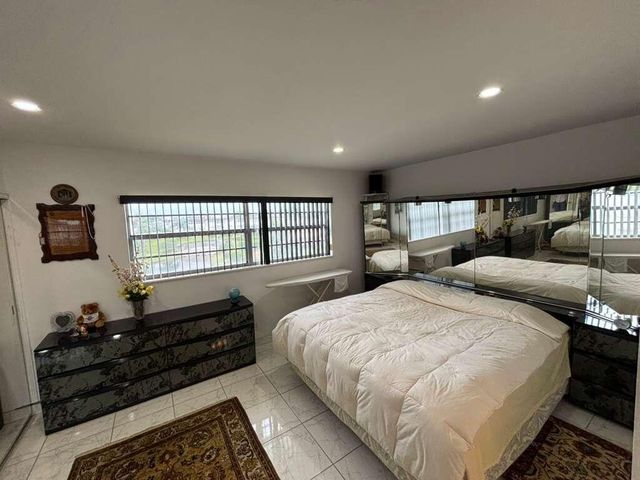 4706 NW 36th Street 605, Lauderdale Lakes, FL 33319
