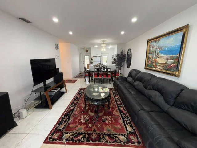 4706 NW 36th Street 605, Lauderdale Lakes, FL 33319