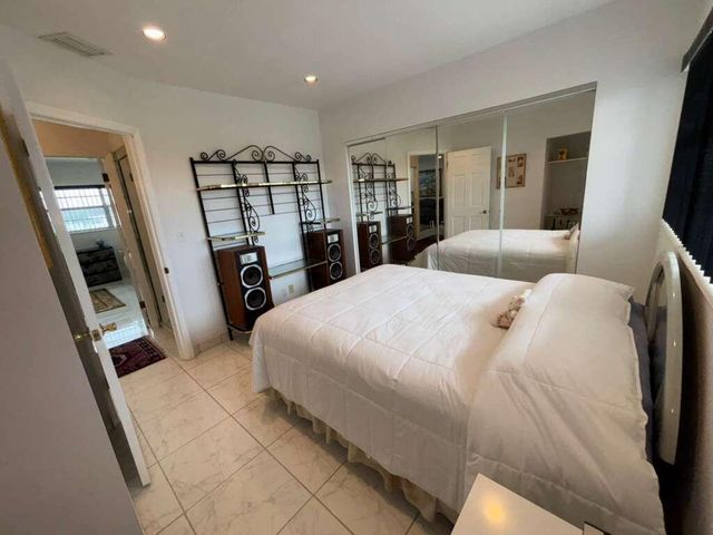 4706 NW 36th Street 605, Lauderdale Lakes, FL 33319