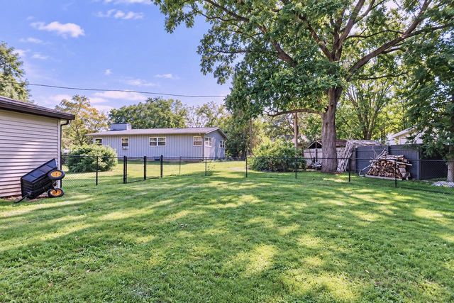 3616 S Glenwood Drive, Beloit, WI 53511