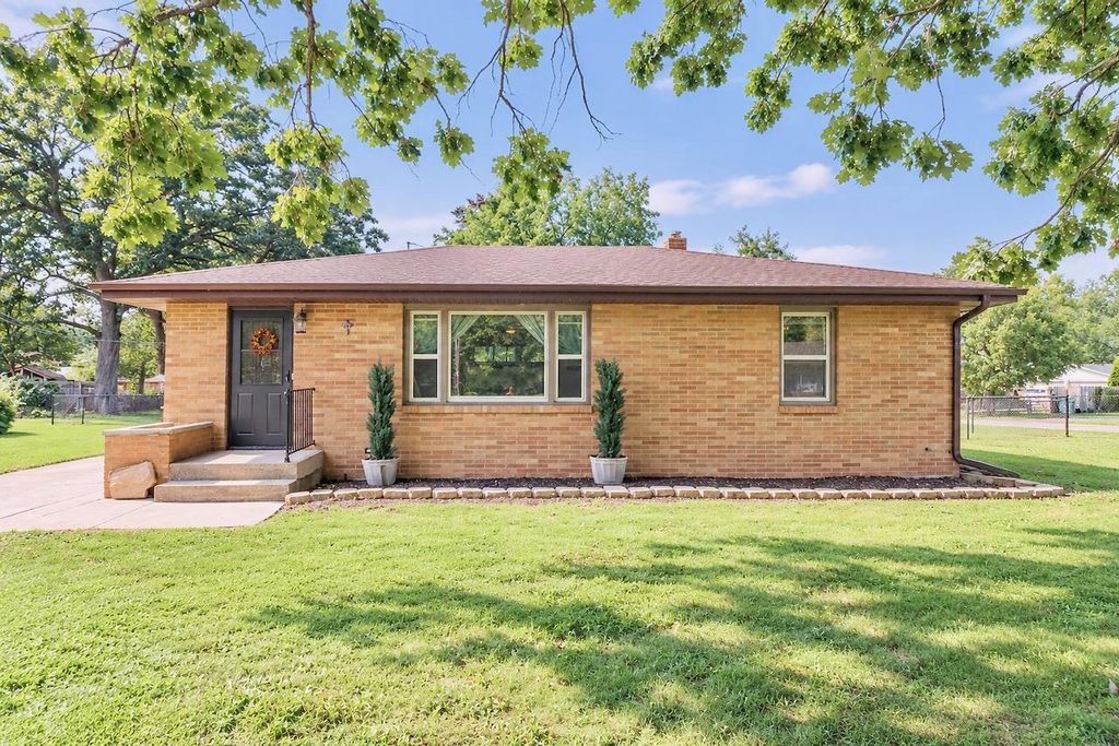 3616 S Glenwood Drive, Beloit, WI 53511