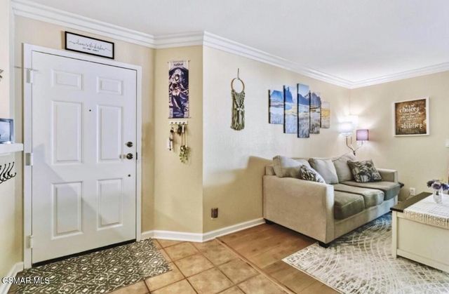 5805 Oak Bend Lane 211, Oak Park, CA 91377