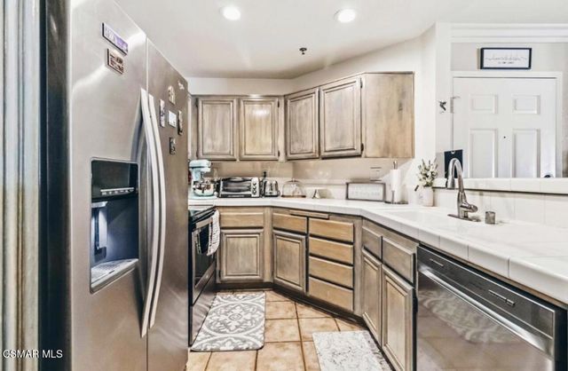 5805 Oak Bend Lane 211, Oak Park, CA 91377