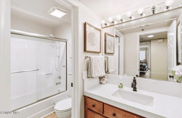 5805 Oak Bend Lane 211, Oak Park, CA 91377