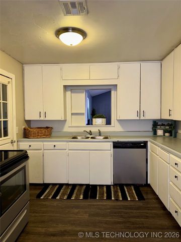 108 Maple Street, Locust Grove, OK 74352