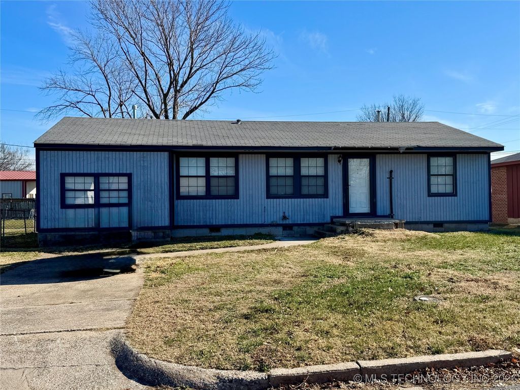 108 Maple Street, Locust Grove, OK 74352