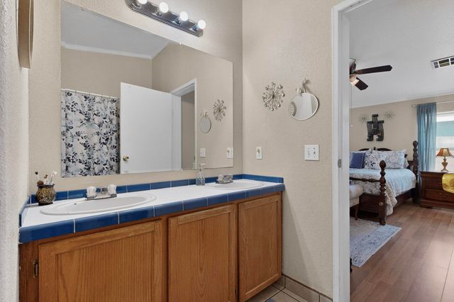 8709 Odin Road SW, Albuquerque, NM 87121