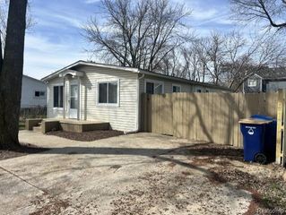 4024 Wenonah Lane, Waterford Charter Township, MI 48328