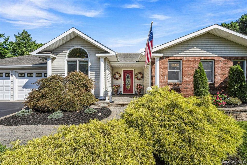 31 Dehan Street, Smithtown, NY 11787 — exterior