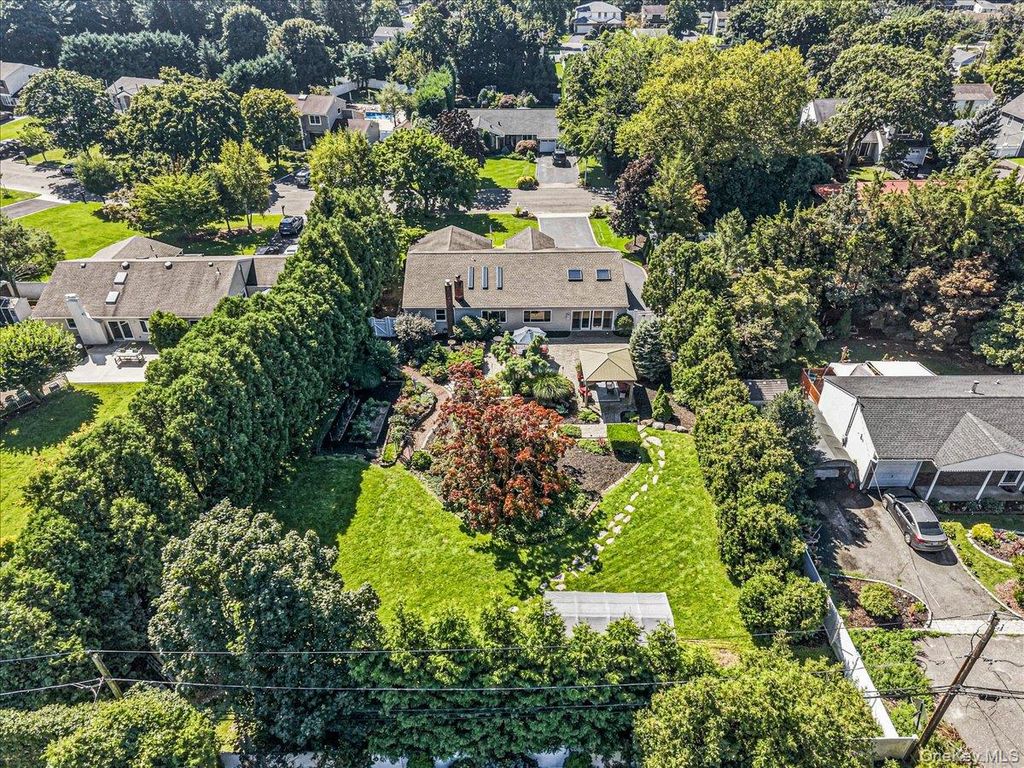 31 Dehan Street, Smithtown, NY 11787 — photo 2