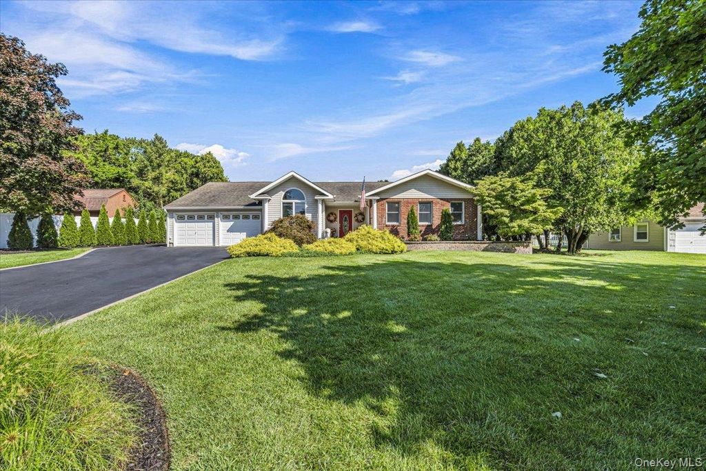 31 Dehan Street, Smithtown, NY 11787 — photo 3