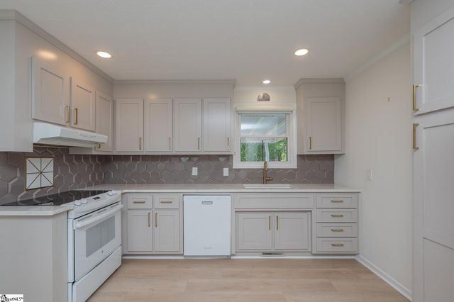 2 Buckhorn Drive, Greenville, SC 29609