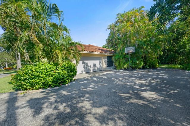 13575 SW 69th Ct, Pinecrest, FL 33156