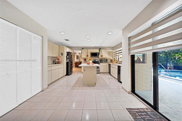 13575 SW 69th Ct, Pinecrest, FL 33156