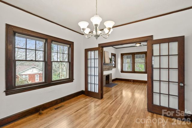 15 Conestee Place, Asheville, NC 28801