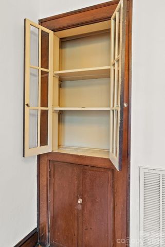 15 Conestee Place, Asheville, NC 28801