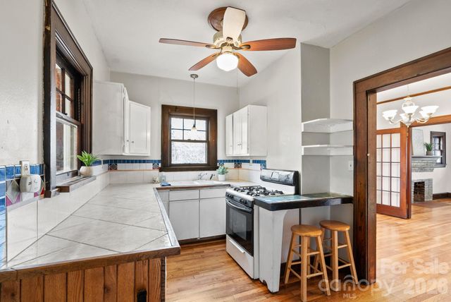 15 Conestee Place, Asheville, NC 28801