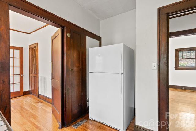 15 Conestee Place, Asheville, NC 28801