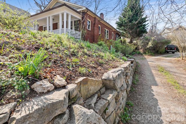 15 Conestee Place, Asheville, NC 28801