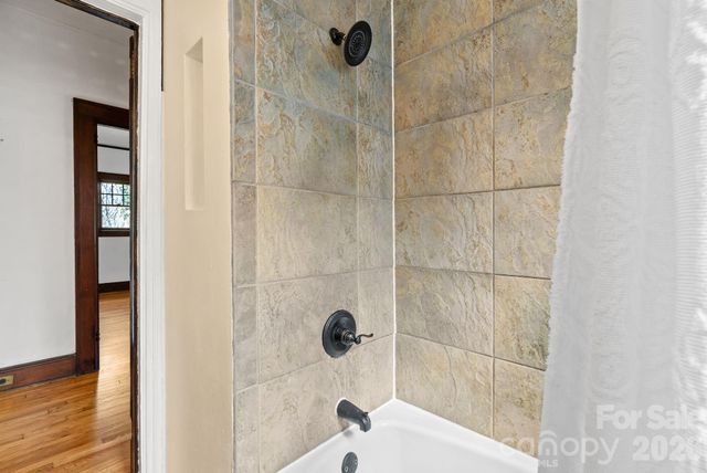 15 Conestee Place, Asheville, NC 28801