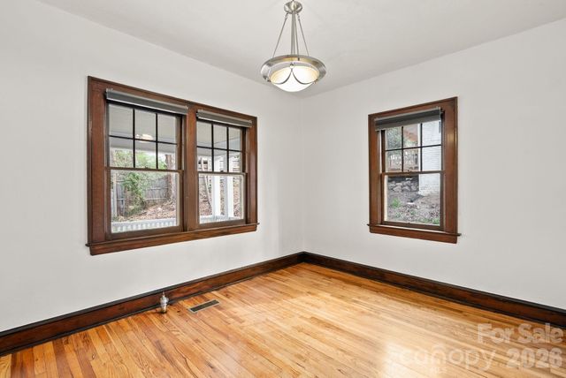 15 Conestee Place, Asheville, NC 28801