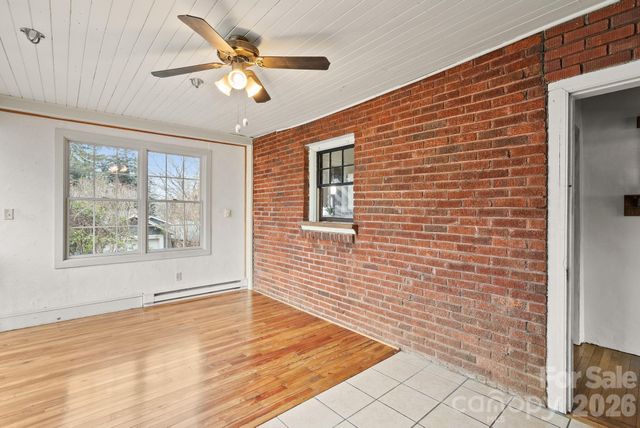 15 Conestee Place, Asheville, NC 28801