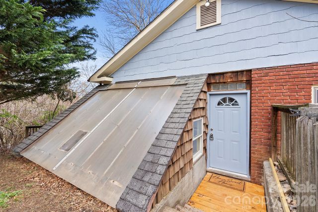 15 Conestee Place, Asheville, NC 28801